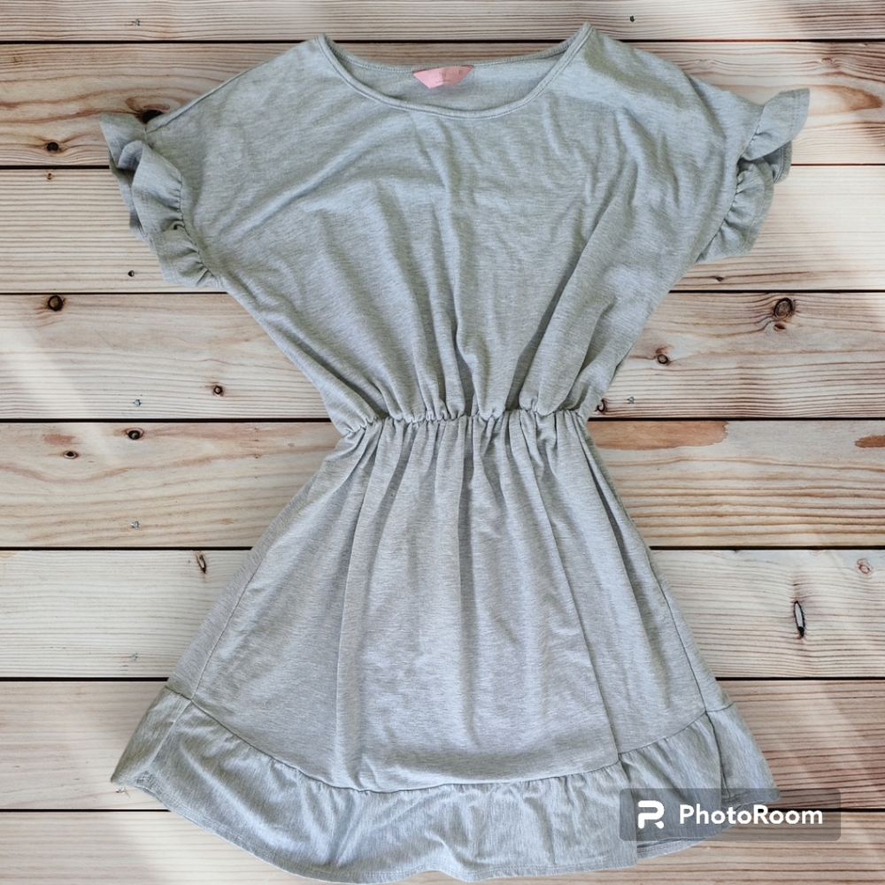 Gray short sleeved tulip hem dress